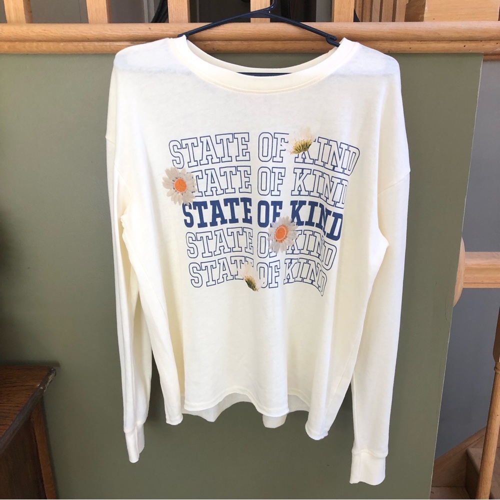 NWT ladies Doe State of Kind cream/ blue long sleeve w/embroidery top. Sz XL